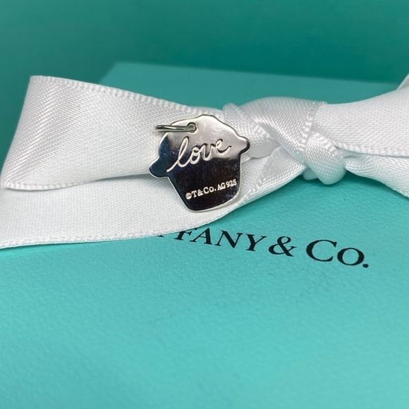 Tiffany & Co Silver Love Muffin Pendant Necklace NEW - Picture 5 of 5